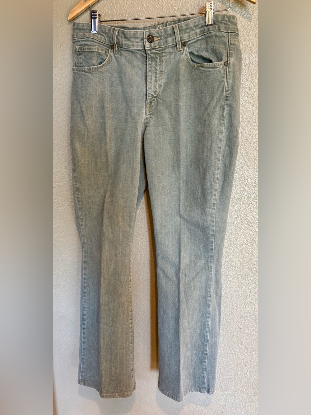 Cookie Johnson Women’s Bootcut Jeans in Light Olive/ Sage Green Size 32 x 30